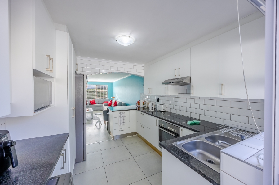 2 Bedroom Property for Sale in Lakeside Western Cape